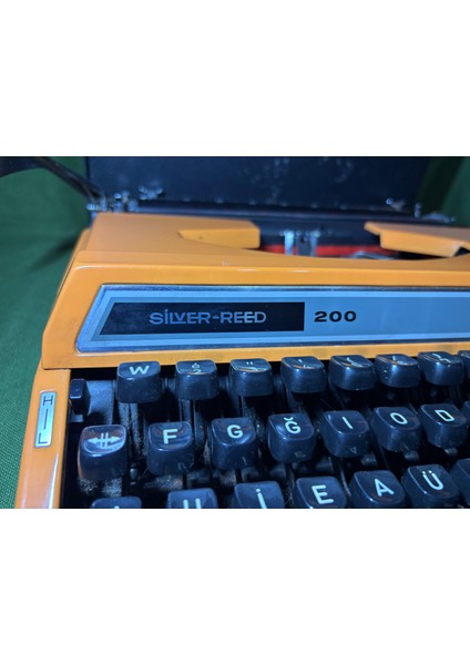 Silver Reed 200 Turuncu Renk Çantalı Daktilo - Sorunsuz Çalışır Durumda