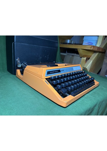 Silver Reed 200 Turuncu Renk Çantalı Daktilo - Sorunsuz Çalışır Durumda modelleri