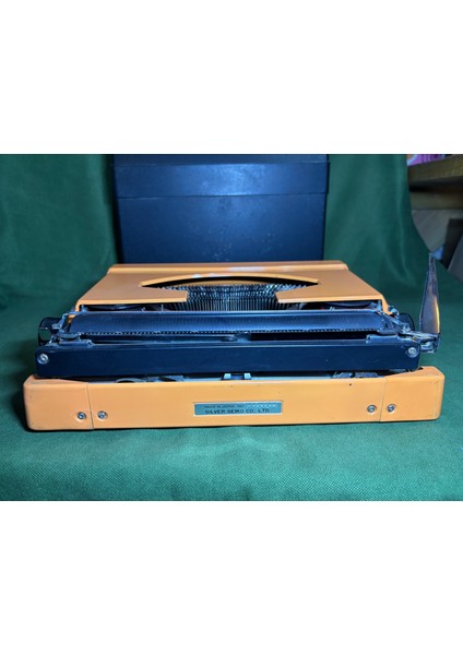 Silver Reed 200 Turuncu Renk Çantalı Daktilo - Sorunsuz Çalışır Durumda indirimleri