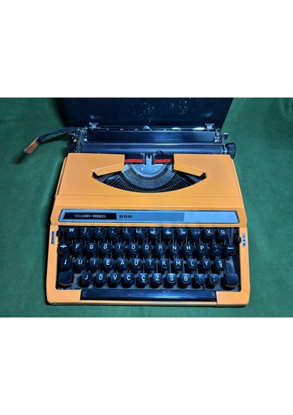 Silver Reed 200 Turuncu Renk Çantalı Daktilo - Sorunsuz Çalışır Durumda