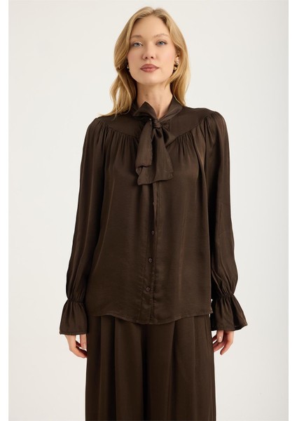 Bağcıklı Dik Yaka Gömlek