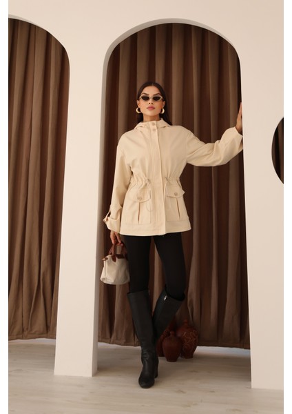 Kadın Taş Kapüşonlu Katlama Kol Detaylı Trençkot fiyatları