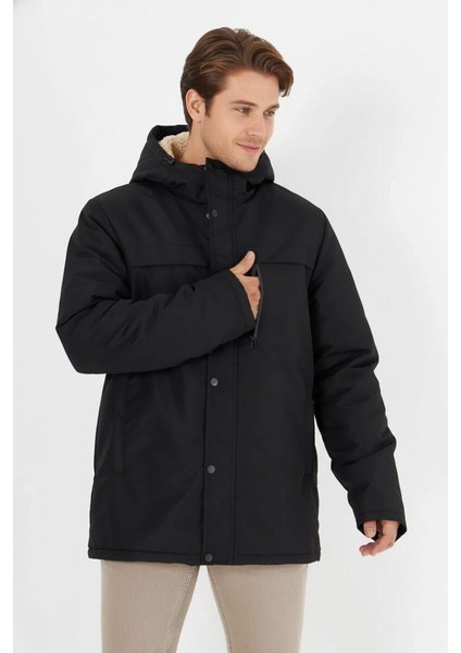 İçi Kürklü Su ve Rüzgar Geçirmez Cepli Kapüşonlu Erkek Mont indirimleri