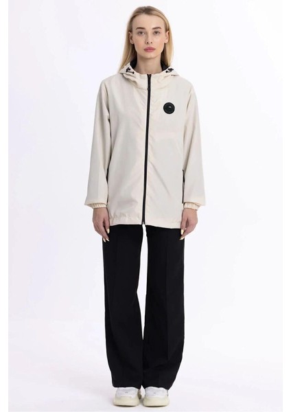 İçi Astarlı Su ve Rüzgar Geçirmez Cepli Kadın Yağmurluk modelleri