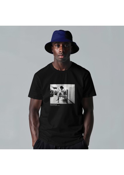 Amy Winehouse At The Laundromat 2004 Tişört - Siyah fiyatları