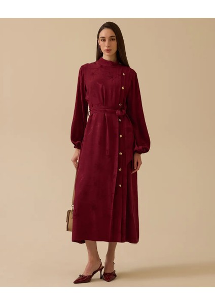 10002521311014 Omuzdan Aşağı Düğmeli Kol Ucu Lastikli Jakar Elbise