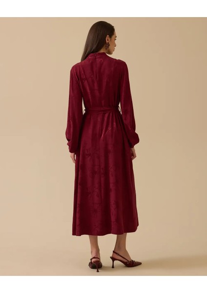 10002521311014 Omuzdan Aşağı Düğmeli Kol Ucu Lastikli Jakar Elbise modelleri