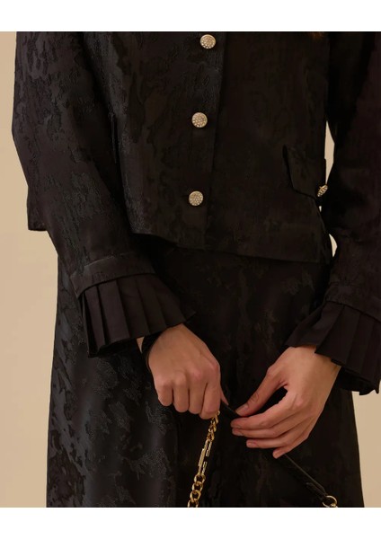 10002521111020 Önden Düğmeli Jakar Kumaş Kol Ucu Piliseli Şık Ceket fiyatları