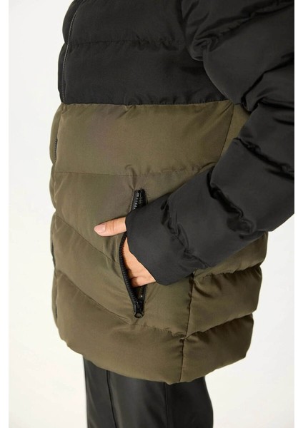 İçi Astarlı Su ve Rüzgar Geçirmez Cepli Kapüşonlu Kadın Mont indirimleri