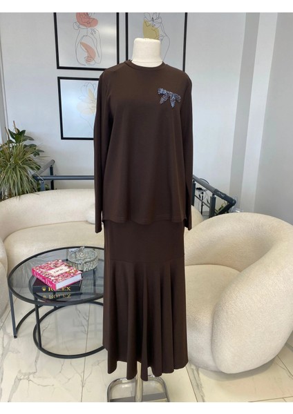 Fiyonk Detaylı Etekli Takım Kahverengi