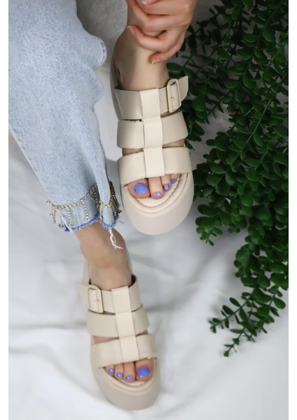 Kadın Mikeno Üç Biyeli Toka Detaylı Kalın Taban Ortopedik Terlik Bej fiyatları