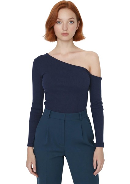 Kadın Asimetrik Yaka Düşük Kol Fitted Örme Bluz Uzun Kollu Crop Kesim Cool Comfort Tarzı Ilkbahar modelleri