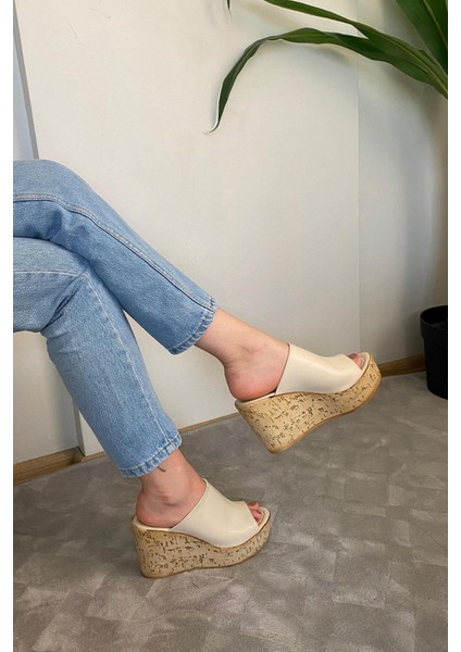 Kadın Limo Bej Dolgulu Mantar Taban Terlik 10 cm Krem indirimleri