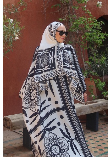 Feyza Hakyemez'in Tercihi Atlas Ekru Monogram Floş Şal fiyatları