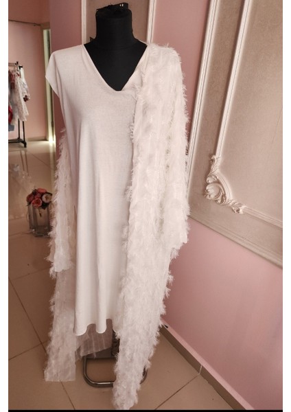 Beyaz Püsküllü Lohusa Sabahlığı ve Geceliği indirimleri