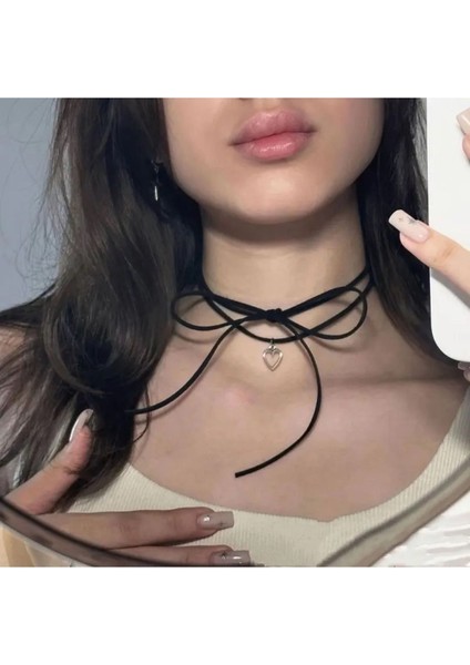 Minimal Kalp Detaylı Ip Kolye