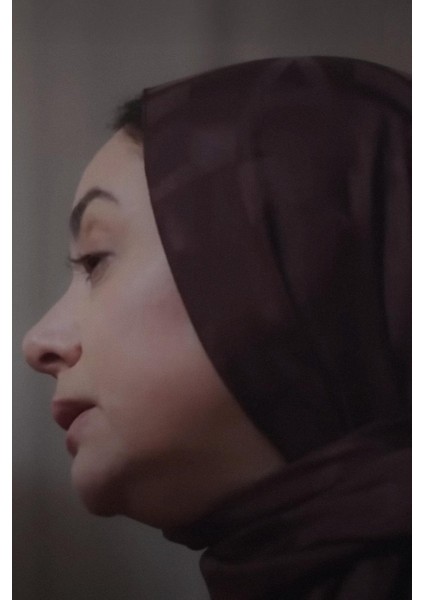 Kızılcık Şerbeti Pembe'nin Tercihi Yazı Desen Jakar Italyan Ipekli Şal Acı Kahve