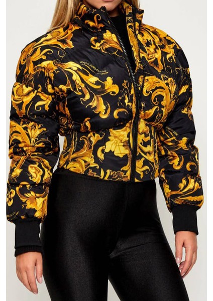 Kadın Regular Fit Barok Desenli Kürklü Kapüşonlu Crop Şişme Mont - Siyah/altın Sarısı