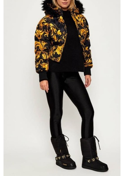 Kadın Regular Fit Barok Desenli Kürklü Kapüşonlu Crop Şişme Mont - Siyah/altın Sarısı indirimleri