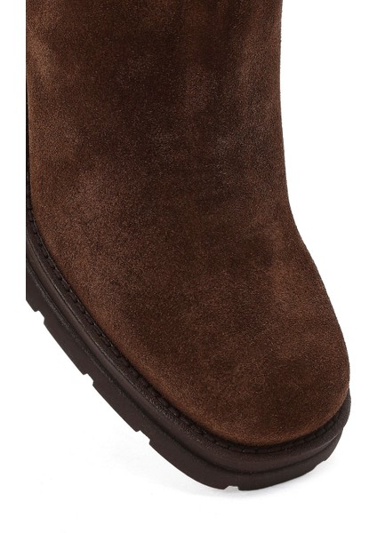 Kadın Kahverengi Fermuarlı Kalın Topuklu Süet Deri Bot 25WFD188410