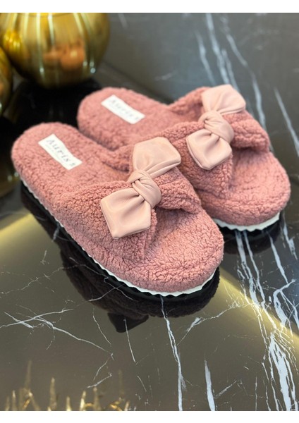 Kadın Fiyonklu Peluş Ev Terliği – Yumuşak Tabanlı, Sıcak Tutucu, Kışlık Rahat Model (Gül Kurusu)