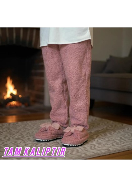 Kadın Fiyonklu Peluş Ev Terliği – Yumuşak Tabanlı, Sıcak Tutucu, Kışlık Rahat Model (Gül Kurusu) fiyatları