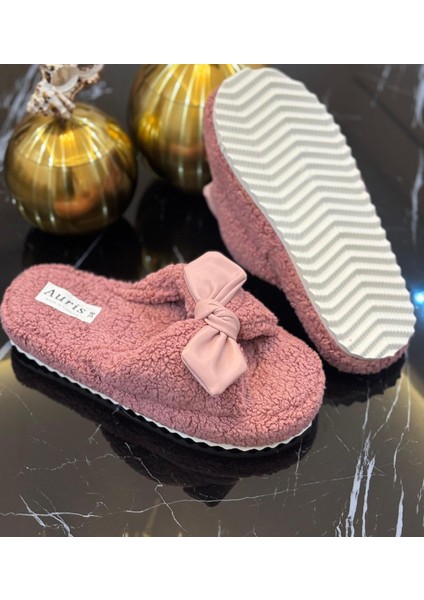 Kadın Fiyonklu Peluş Ev Terliği – Yumuşak Tabanlı, Sıcak Tutucu, Kışlık Rahat Model (Gül Kurusu) indirimleri