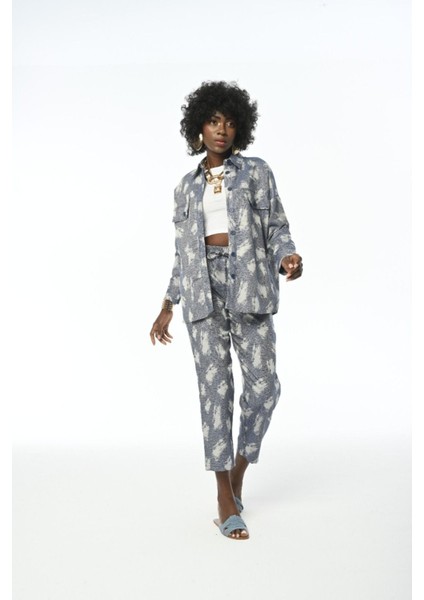 Kadın Çift Cepli Desenli Lacivert Gömlek fırsatları