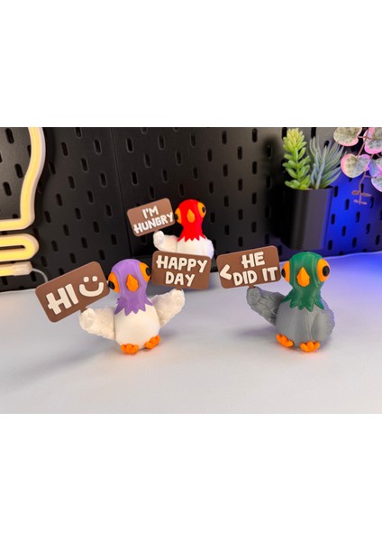 3'lü Şaşkın Güvercin Figür – Pankartlı Dekoratif Obje (Mesaj Seçilebilir)