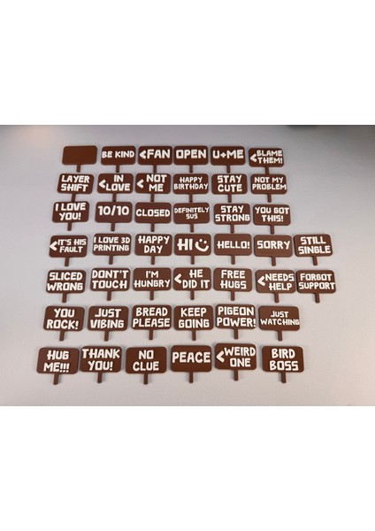 3'lü Şaşkın Güvercin Figür – Pankartlı Dekoratif Obje (Mesaj Seçilebilir) fiyatları