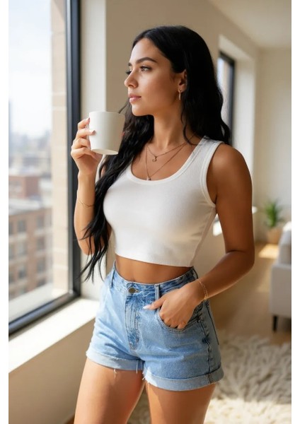 Kadın Beyaz Kare Yaka Crop Top Bluz - Şık, Rahat ve Kolay Kombinlenebilir fiyatları