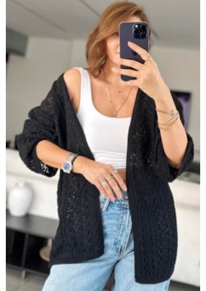 Kadın Beyaz Örgü Hırka – Püskül ve Elmas Desen Detaylı