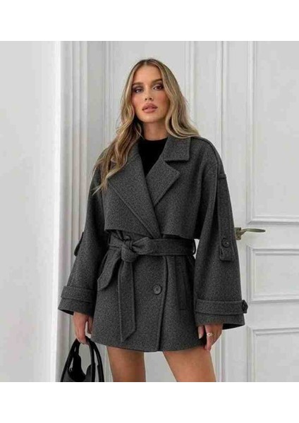 Kadın Pelerinli Rüzgarlık Detaylı Kuşaklı Kısa Kaşe Kaban