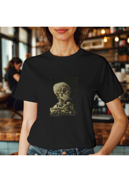 Skull Of A Skeleton With Burning Cigarette Tişört - Siyah fiyatları