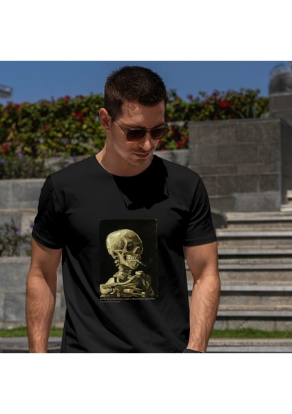 Skull Of A Skeleton With Burning Cigarette Tişört - Siyah modelleri