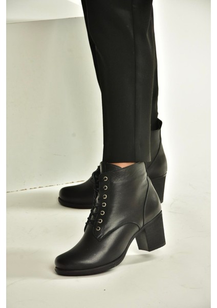 V468281603 Siyah Hakiki Deri Kalın Topuklu Bağcıklı Kadın Bot fiyatları