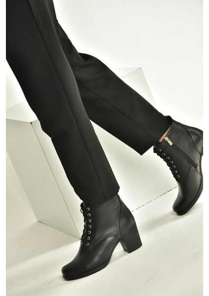 V468281603 Siyah Hakiki Deri Kalın Topuklu Bağcıklı Kadın Bot modelleri
