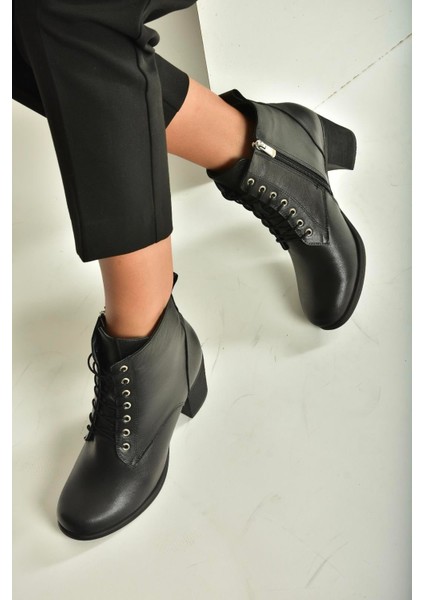 V468281603 Siyah Hakiki Deri Kalın Topuklu Bağcıklı Kadın Bot fırsatları