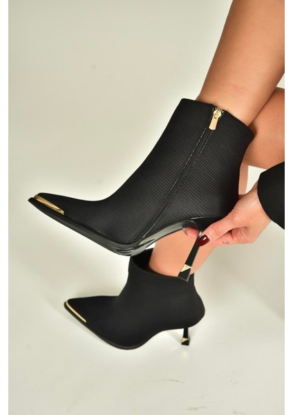 V820200504 Siyah Kumaş Ince Topuklu Sivri Burunlu Yarım Bot