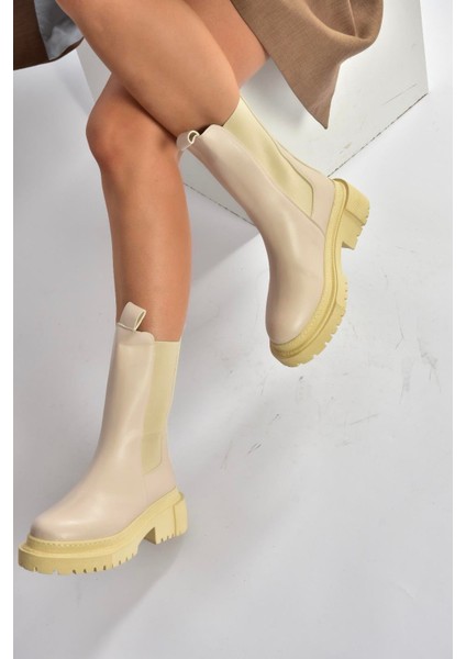 V652549009 Bej Kalın Tabanlı Lastik Detaylı Kadın Bot