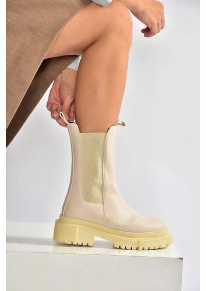 V652549009 Bej Kalın Tabanlı Lastik Detaylı Kadın Bot fiyatları