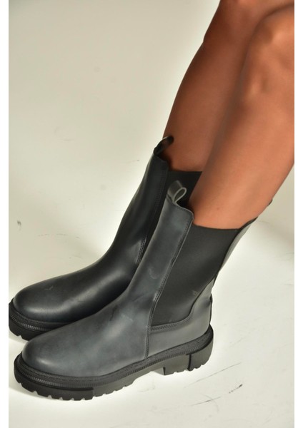 V652649009 Siyah Lastik Detaylı Kalın Tabanlı Kadın Bot fiyatları