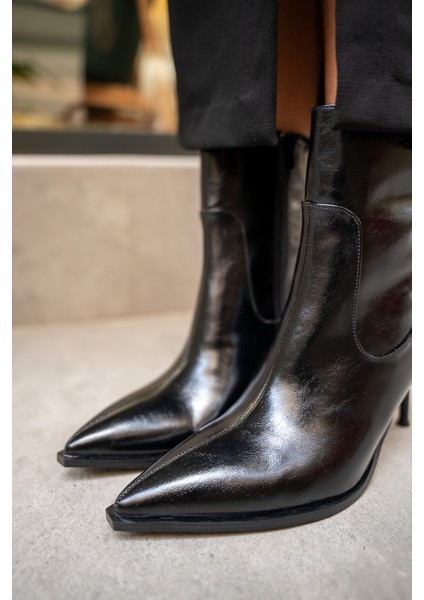 Miyo Siyah Deri Sivri Burunlu Topuklu Bot indirimleri