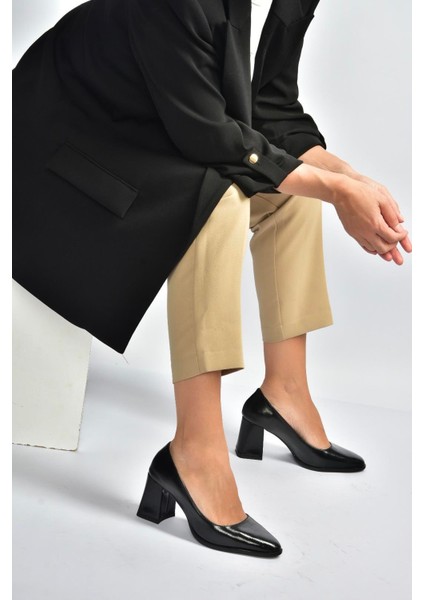 V676680060 Siyah Rustik Kalın Topuklu Kadın Ayakkabı fiyatları