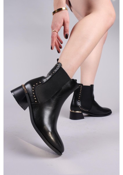 Bruce Trok ve Lastik Detaylı Topuklu Bot Siyah