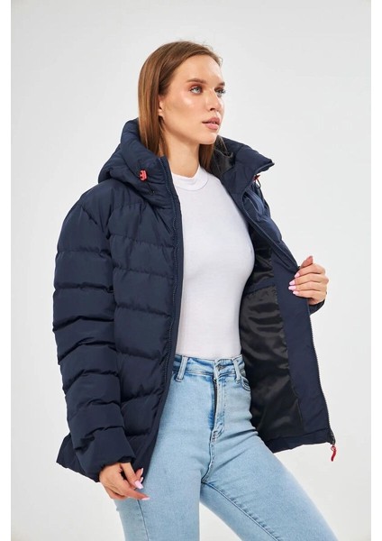 İçi Astarlı Su ve Rüzgar Geçirmez Cepli Kapüşonlu Kadın Mont fırsatları