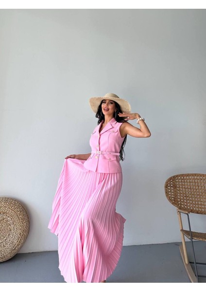 Kadın Kemerli Düğmeli Yelek Pileli Etek Takım Elbise