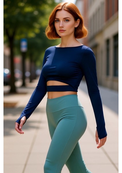 Kadın Crop Bisiklet Yaka Fitted Kalıp Örme Pencere Cut Out ve Baş Parmak Delik Detaylı Spor Üst Bluz fırsatları