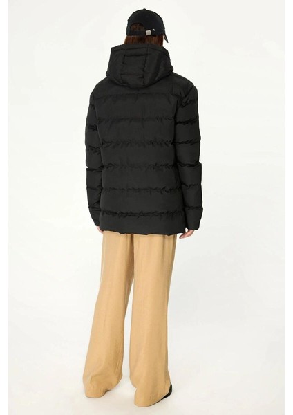 İçi Astarlı Su ve Rüzgar Geçirmez Cepli Kapüşonlu Kadın Mont modelleri