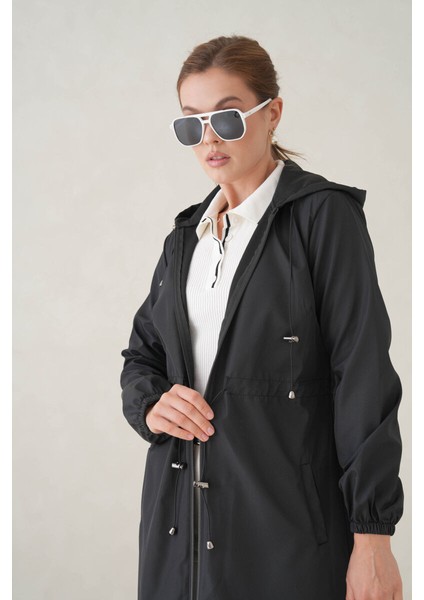 Su Geçirmez Kapüşonlu Fermuarlı Sık Dokuma Kadın Trençkot